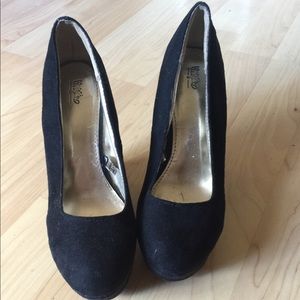 Faux sued Wedge heels